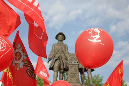 Свердловская область. Митинг в поддержку инициативы КПРФ по сбору гуманитарной помощи ополченцам Юго-Востока Украины