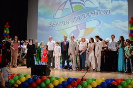 «КПРФ – детям!». Г.А. Зюганов принял участие в финальном детско-юношеском гала-концерте «Земля талантов»