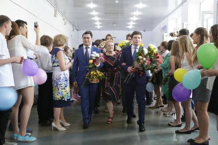 Д.Г. Новиков посетил праздник «последнего звонка» в московской школе №19