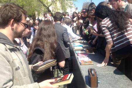 «Книга против деградации». Акция хабаровских коммунистов в День Победы