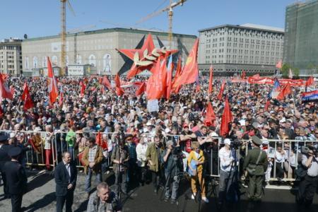 «Либо мы одержим победу над капитализмом, либо он уничтожит нас!». Шествие и митинг в Москве