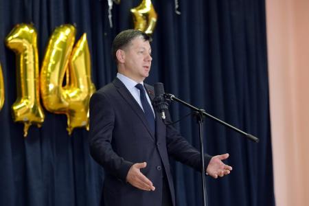 Д.Г. Новиков посетил праздник «последнего звонка» в московской школе №19