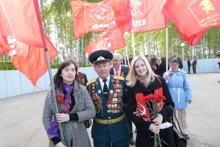 Рязанские коммунисты и комсомольцы возложили цветы к Вечному огню