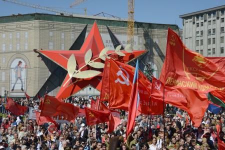 «Либо мы одержим победу над капитализмом, либо он уничтожит нас!». Шествие и митинг в Москве