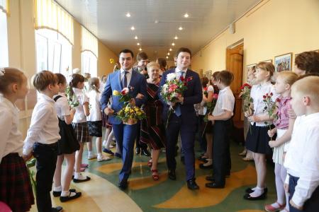 Д.Г. Новиков посетил праздник «последнего звонка» в московской школе №19