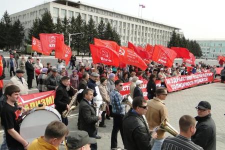 На первомайском митинге в Благовещенске коммунисты представили народного кандидата на пост мэра