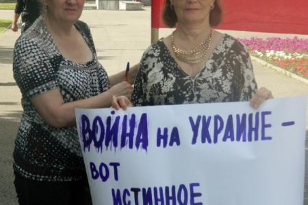  «Остановить братоубийственную войну на Украине!». Коммунисты Адыгеи провели пикет, посвященный событиям на Юго-Востоке Украины