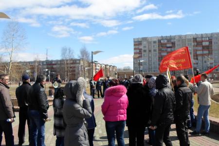 «За достойное жилье!». В Сургуте при поддержке коммунистов прошел митинг граждан