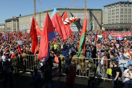«Либо мы одержим победу над капитализмом, либо он уничтожит нас!». Шествие и митинг в Москве