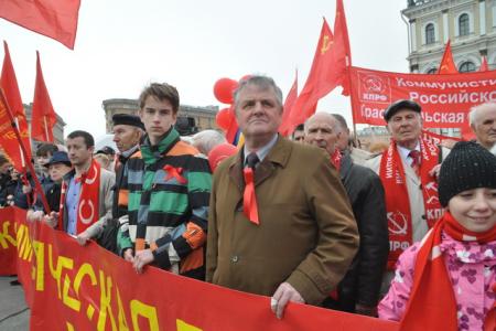 Тысячи ленинградцев вышли на Первомай!