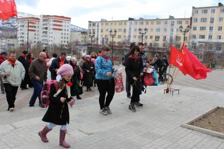 "Ветеранам - почет! Пионерам - салют!". Как отметили День пионерии в Магаданской области