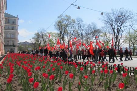 Во Владивостоке прошла Первомайская демонстрация и праздничный митинг