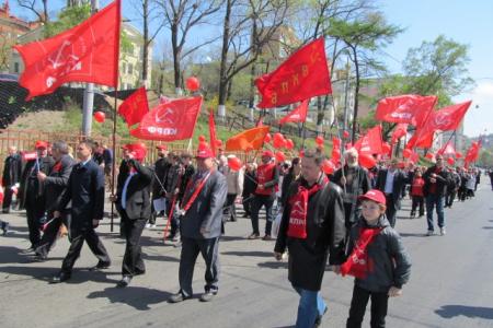 Во Владивостоке прошла Первомайская демонстрация и праздничный митинг