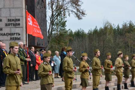 Коммунисты Ленинградской области приняли участие в автопробеге, посвященном очередной годовщине Великой Победы