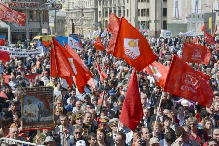 «Либо мы одержим победу над капитализмом, либо он уничтожит нас!». Шествие и митинг в Москве
