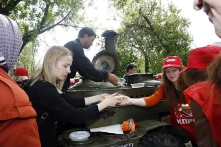 Воронеж. Березовая роща празднует День Победы