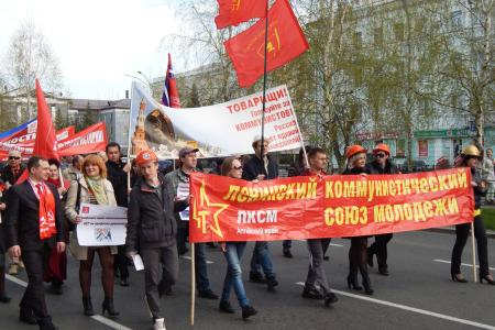 Верим в нашу Победу! Репортаж о первомайских шествии и митинге в Барнауле 