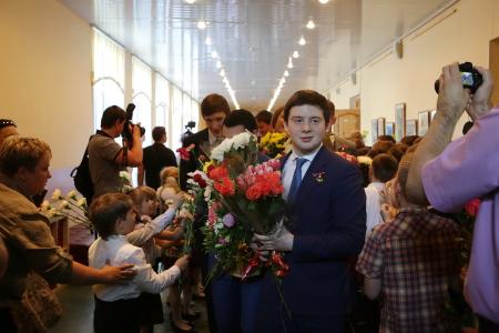 Д.Г. Новиков посетил праздник «последнего звонка» в московской школе №19