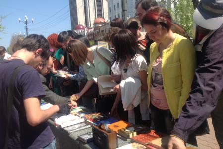 «Книга против деградации». Акция хабаровских коммунистов в День Победы