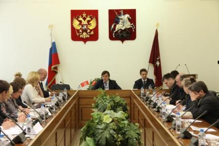 Фракция КПРФ в Мосгордуме провела круглый стол по проблемам молодых семей