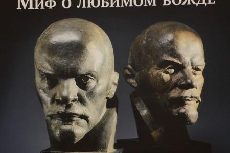 Г.А. Зюганов посетил выставку, посвященную жизни и деятельности В.И. Ленина и И.В. Сталина