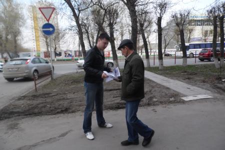 «Нет войне!». Тюменские коммунисты провели одиночные пикеты в поддержку жителей Юго-Востока Украины