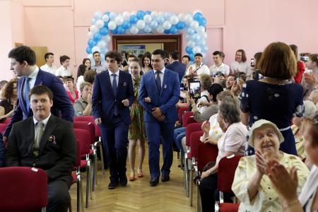Д.Г. Новиков посетил праздник «последнего звонка» в московской школе №19