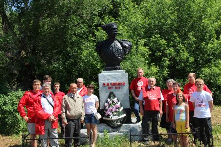 Участники комсомольского автопробега "Саратов-Самара-Пенза" проводят интересные встречи на саратовской земле