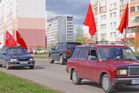 Ивановская область. Кинешемские коммунисты и комсомольцы провели автопробег, приуроченный ко Дню Победы