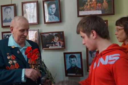 Ивановская область. В Кинешемском горкоме КПРФ состоялась встреча молодежи с участником войны