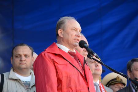 «Либо мы одержим победу над капитализмом, либо он уничтожит нас!». Шествие и митинг в Москве