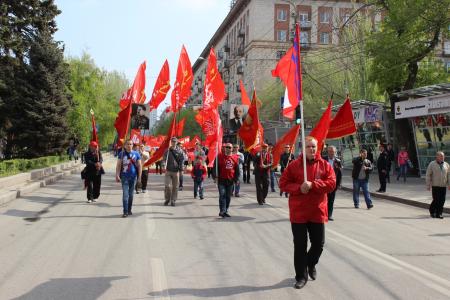 На первомайском митинге сталинградские коммунисты потребовали досрочной отставки всех депутатов-единороссов