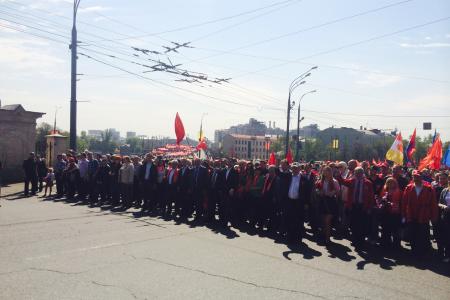 Более 10 тыс. москвичей вышли на первомайское шествие КПРФ: "Власть и собственность - народу!"