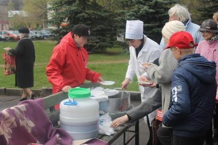 Кострома. «Угощаем кашей по-солдатски и чаем» 