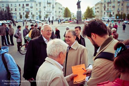 Красноярский край. Коммунисты и комсомольцы организовали массовый митинг в городе Железногорске против роста тарифов на энергию