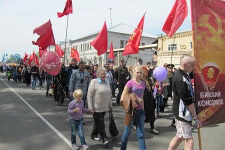 Алтайские коммунисты возмущены: вопреки закону в Барнауле, столице края, 9 мая власти не вывесили копию Знамени Победы