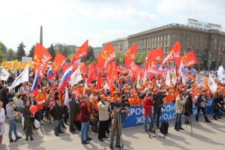 На первомайском митинге сталинградские коммунисты потребовали досрочной отставки всех депутатов-единороссов