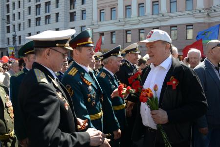 «Либо мы одержим победу над капитализмом, либо он уничтожит нас!». Шествие и митинг в Москве