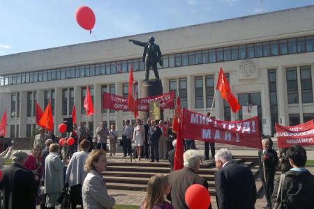 Калуга: Первомай шагает по планете