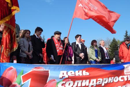 Верим в нашу Победу! Репортаж о первомайских шествии и митинге в Барнауле 