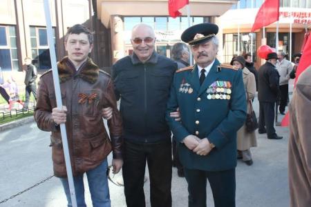 Марш победителей. Колонна КПРФ в Тюмени была самой красочной