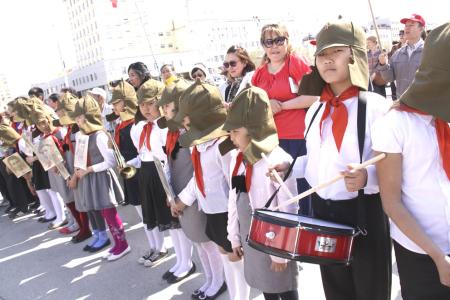 "Взвейтесь кострами, синие ночи!". Пионерская линейка в Якутске