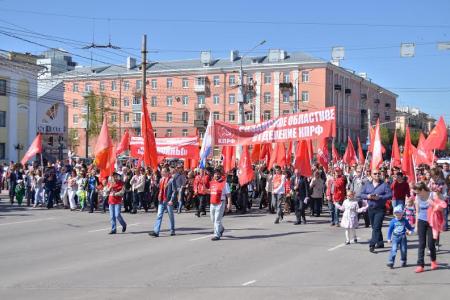 Рязанские коммунисты отпраздновали День Победы шествием Краснознамённой колонны
