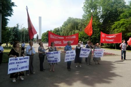  «Остановить братоубийственную войну на Украине!». Коммунисты Адыгеи провели пикет, посвященный событиям на Юго-Востоке Украины