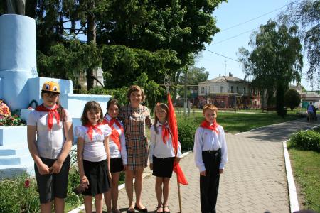 Делу Ленина и Сталина верны! Пионерская линейка в Белгородской области