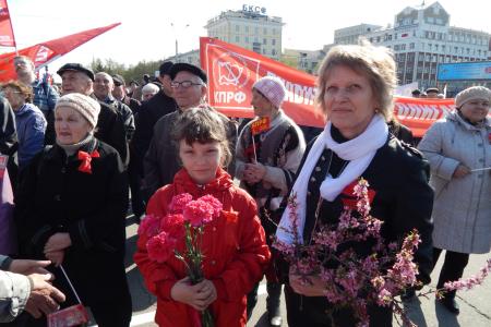 Верим в нашу Победу! Репортаж о первомайских шествии и митинге в Барнауле 