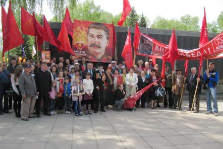 Алтайские коммунисты возмущены: вопреки закону в Барнауле, столице края, 9 мая власти не вывесили копию Знамени Победы