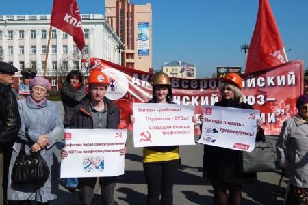 Верим в нашу Победу! Репортаж о первомайских шествии и митинге в Барнауле 