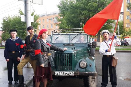 «Открывайте! Это ЧК!». Барнаульские коммунисты, переодевшись в форму чекистов, вышли в ночной патруль  