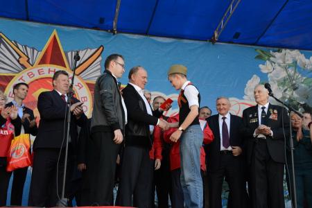 «Либо мы одержим победу над капитализмом, либо он уничтожит нас!». Шествие и митинг в Москве